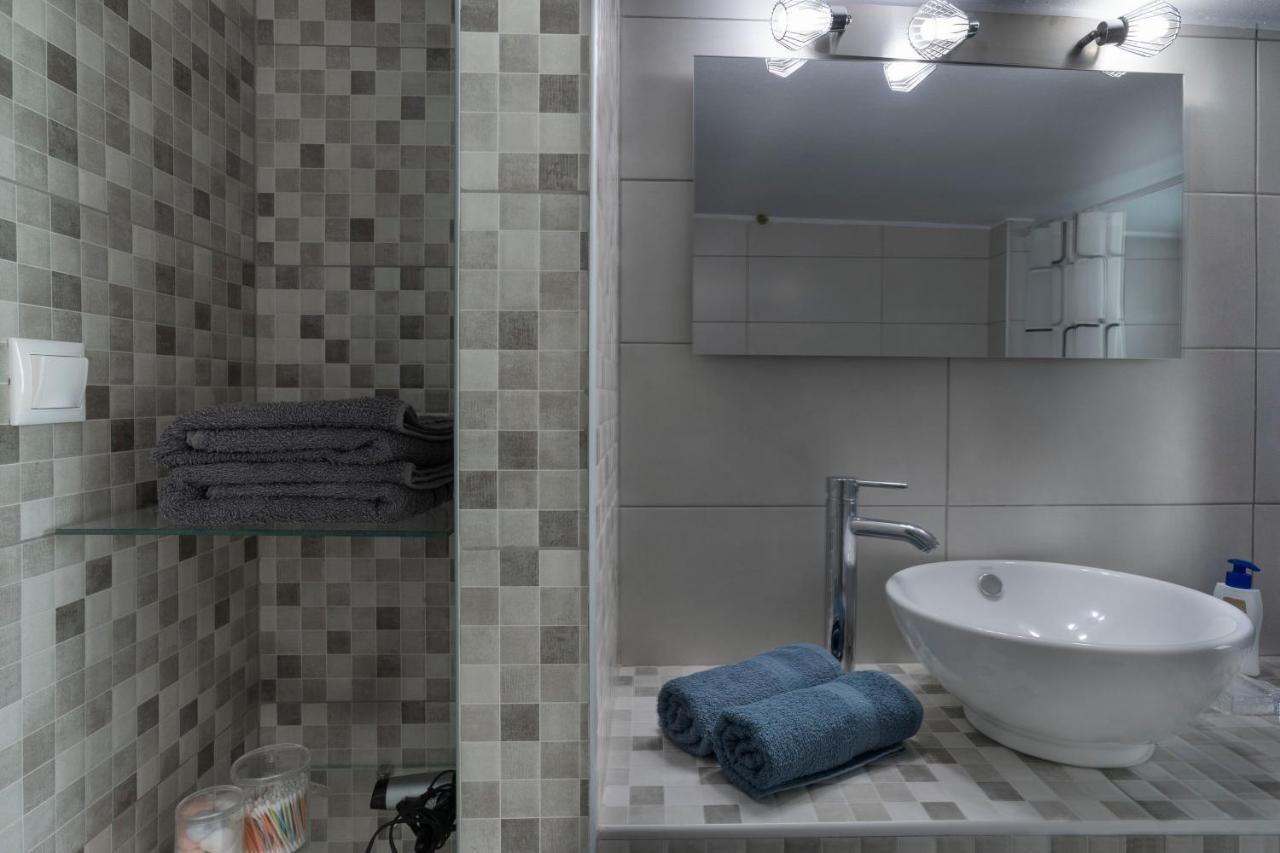 Casa Bonita, House With Private Entrance And Garden, Between Center And Sea Atenas Exterior foto